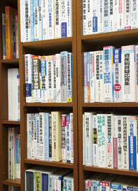 三輪厚二税理士事務所 書籍